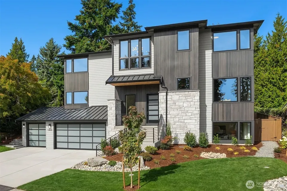 5 Bed 2 Bath Modern Architectural Estate in Bellevue, WA - 3