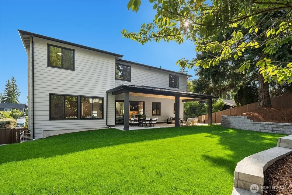 5 Bed 2 Bath Modern Architectural Estate in Bellevue, WA - 4