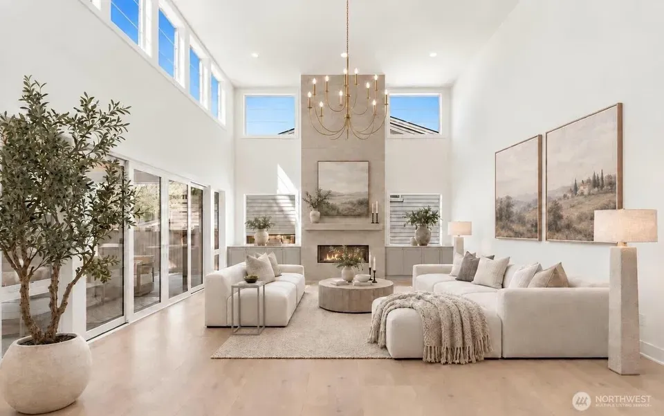 5 Bed 2 Bath Modern Architectural Estate in Bellevue, WA - 2