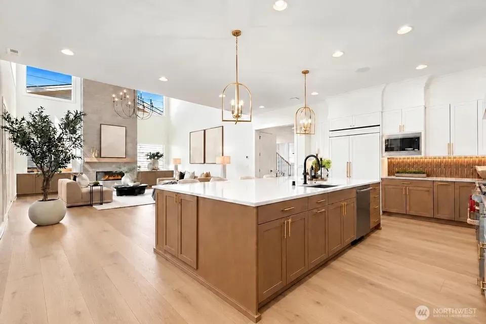 5 Bed 2 Bath Modern Architectural Estate in Bellevue, WA - 3