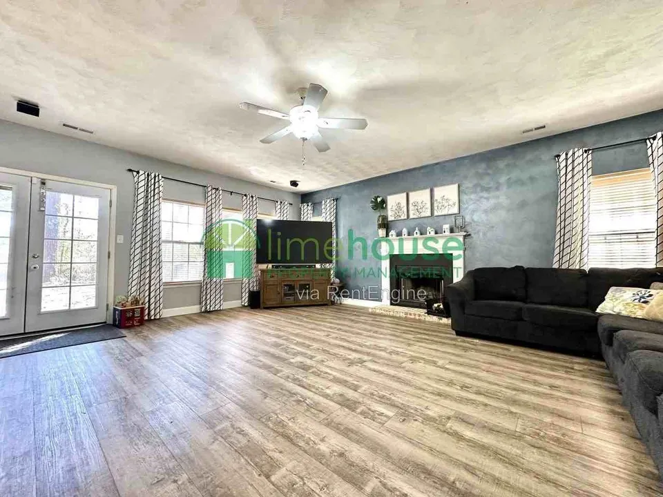 5 Bed 2 Bath Modern Contemporary Residence in Chesapeake, VA - 3