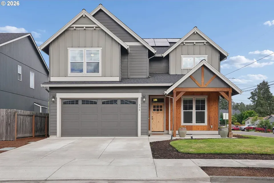 5 Bed 2 Bath Modern Contemporary Residence in Hillsboro, OR