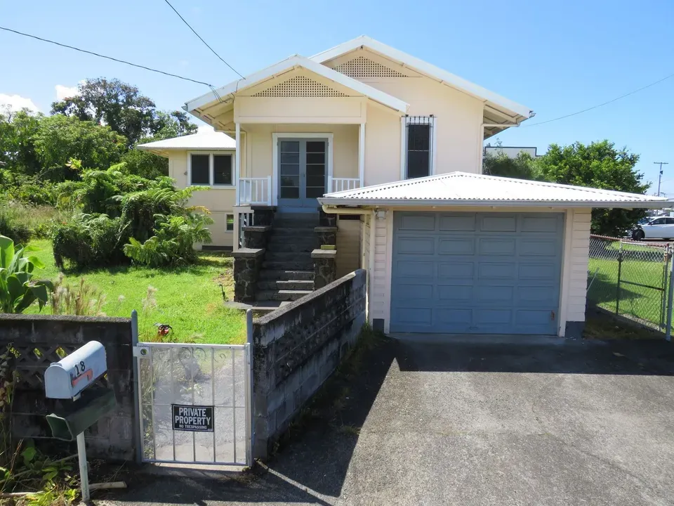 5 Bed 2 Bath Modern Contemporary Residence in Hilo, HI