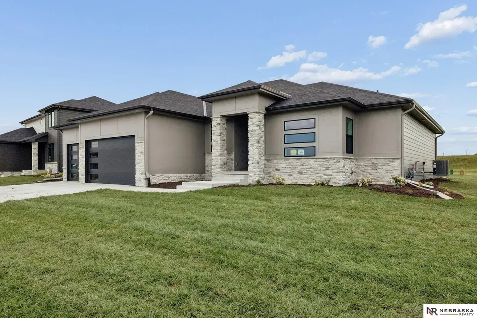 5 Bed 2 Bath Modern Contemporary Residence in Lincoln, NE