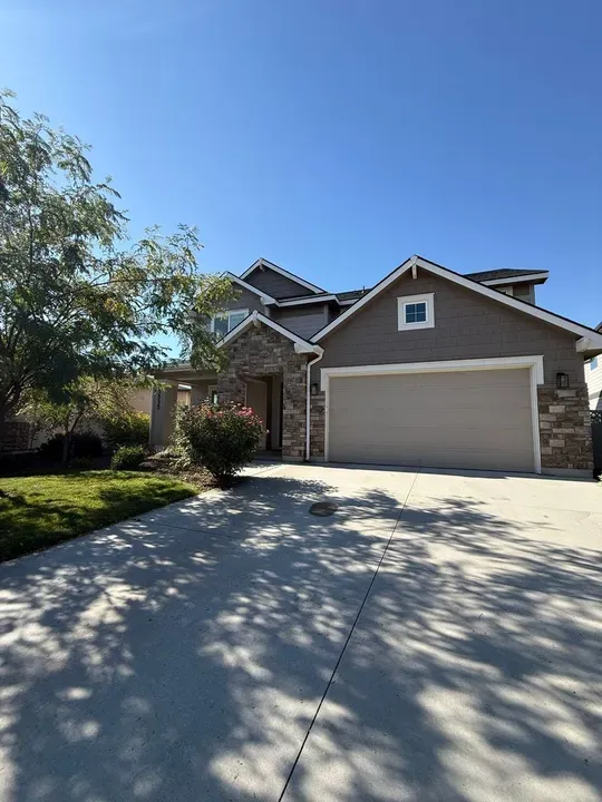 5 Bed 2 Bath Modern Contemporary Residence in Meridian, ID