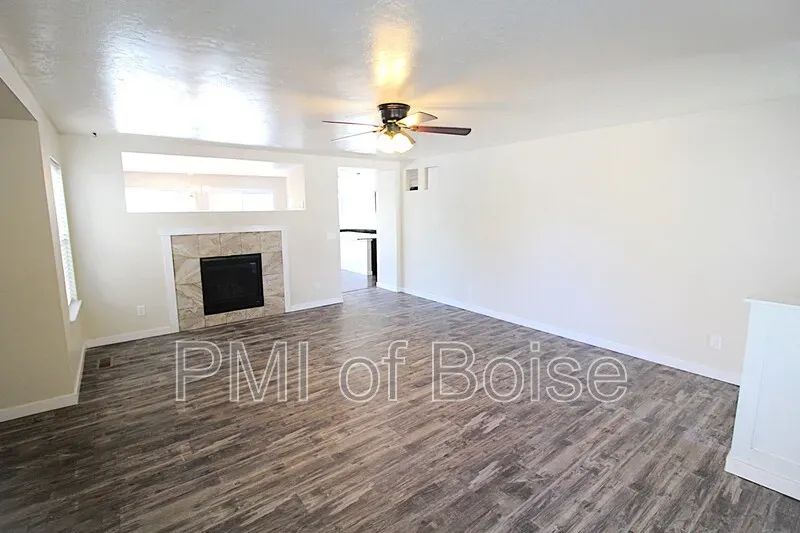 5 Bed 2 Bath Modern Contemporary Residence in Meridian, ID - 5