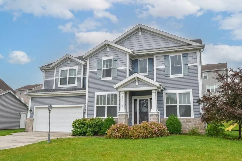 5 Bed 2 Bath Modern Contemporary Residence in Milwaukee, WI