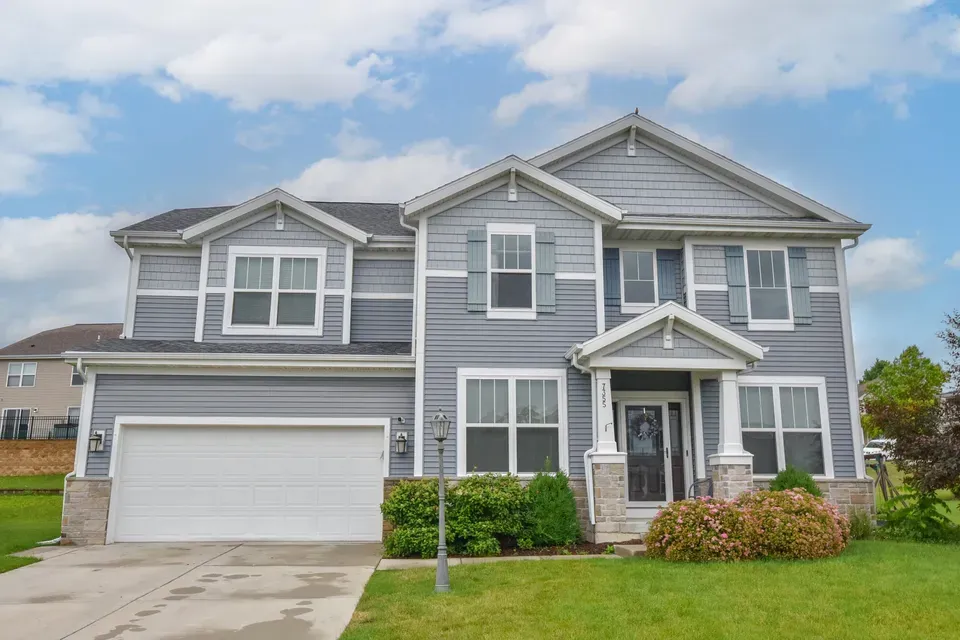 5 Bed 2 Bath Modern Contemporary Residence in Milwaukee, WI - 2