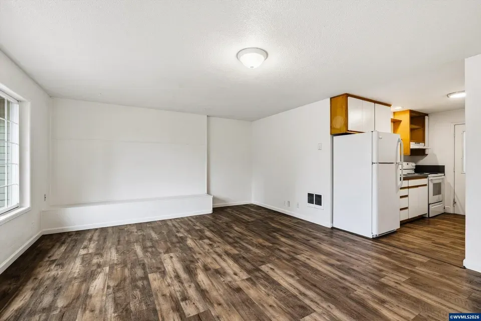 5 Bed 2 Bath Multi-Unit Residential Property in Corvallis, OR - 3