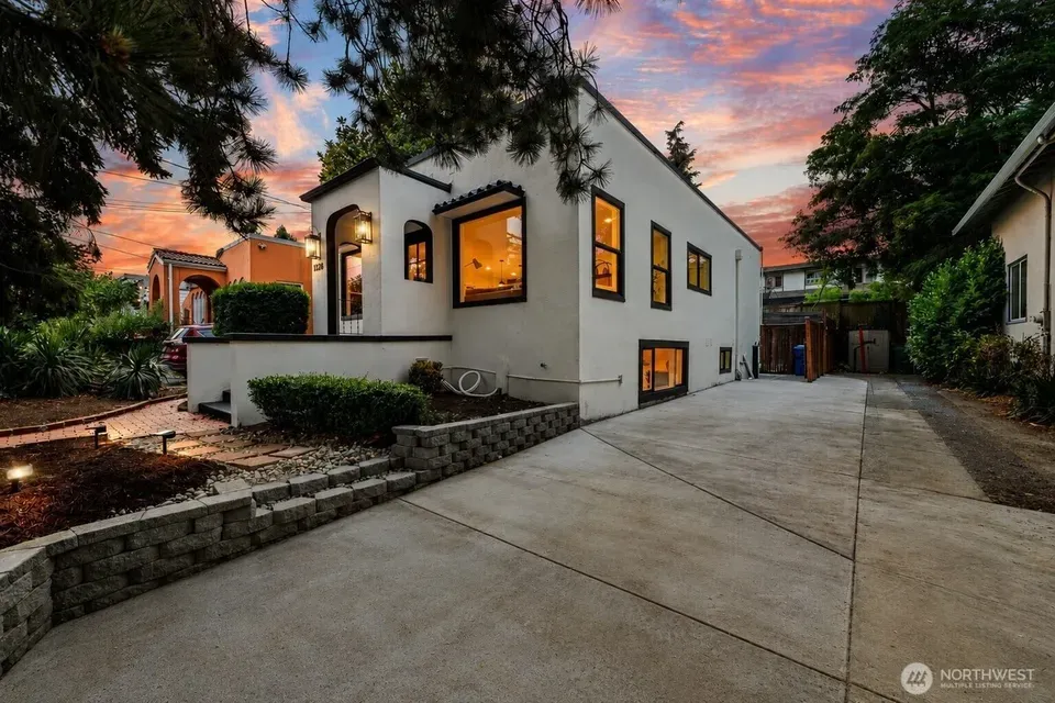 5 Bed 2 Bath Multi-Unit Residential Property in Seattle, WA - 4