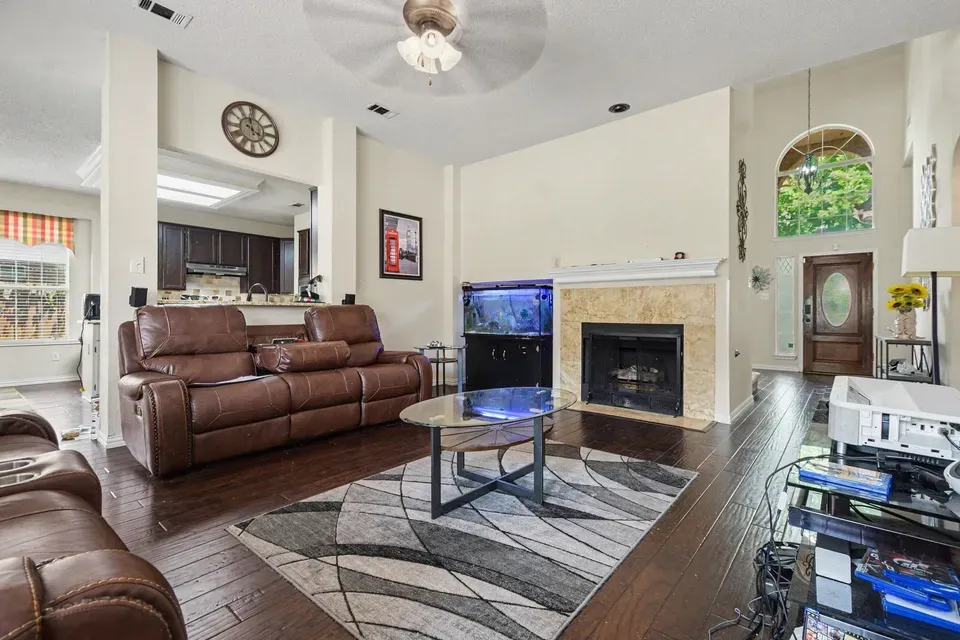 5 Bed 2 Bath Traditional Suburban Family Home in Allen, TX - 2
