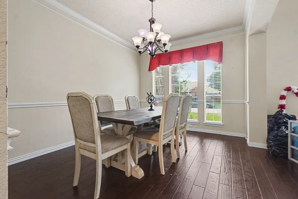 5 Bed 2 Bath Traditional Suburban Family Home in Allen, TX - 4