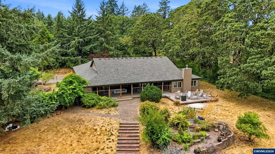 5 Bed 2 Bath Traditional Suburban Family Home in Corvallis, OR - 2