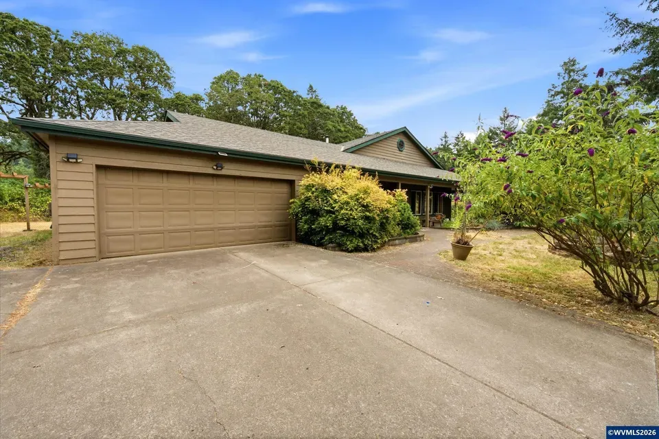 5 Bed 2 Bath Traditional Suburban Family Home in Corvallis, OR - 4