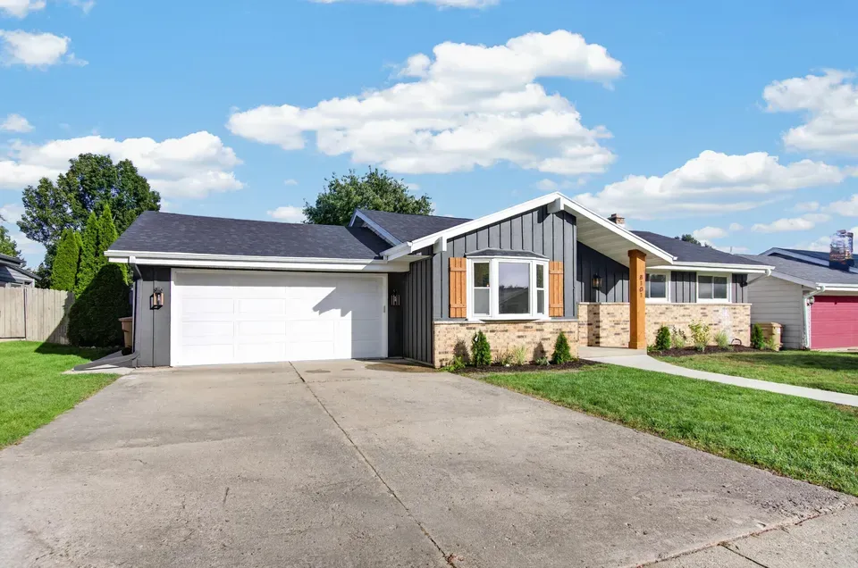 5 Bed 2 Bath Traditional Suburban Family Home in Kenosha, WI - 2