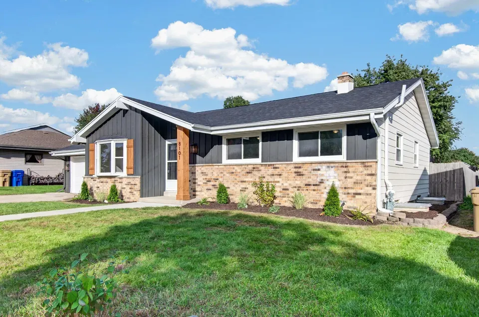 5 Bed 2 Bath Traditional Suburban Family Home in Kenosha, WI - 3