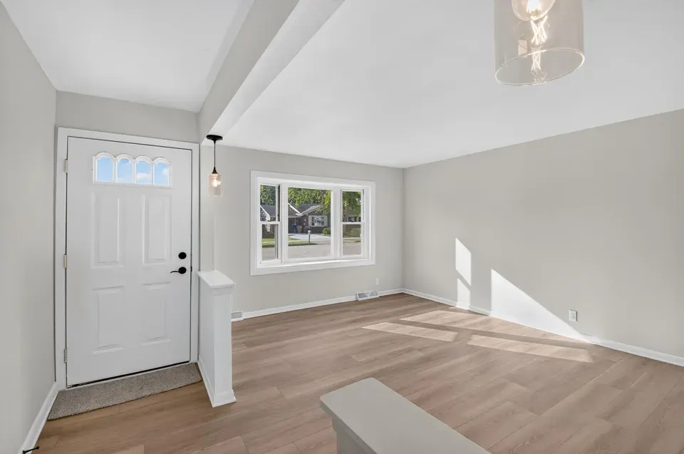 5 Bed 2 Bath Traditional Suburban Family Home in Kenosha, WI - 5