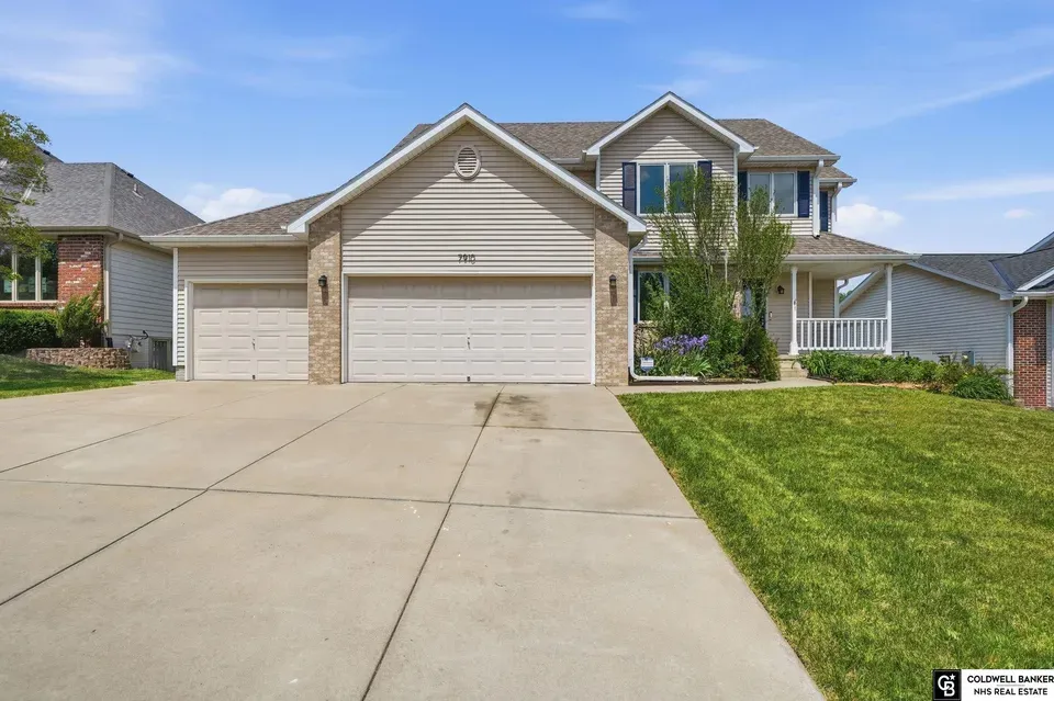 5 Bed 2 Bath Traditional Suburban Family Home in Lincoln, NE