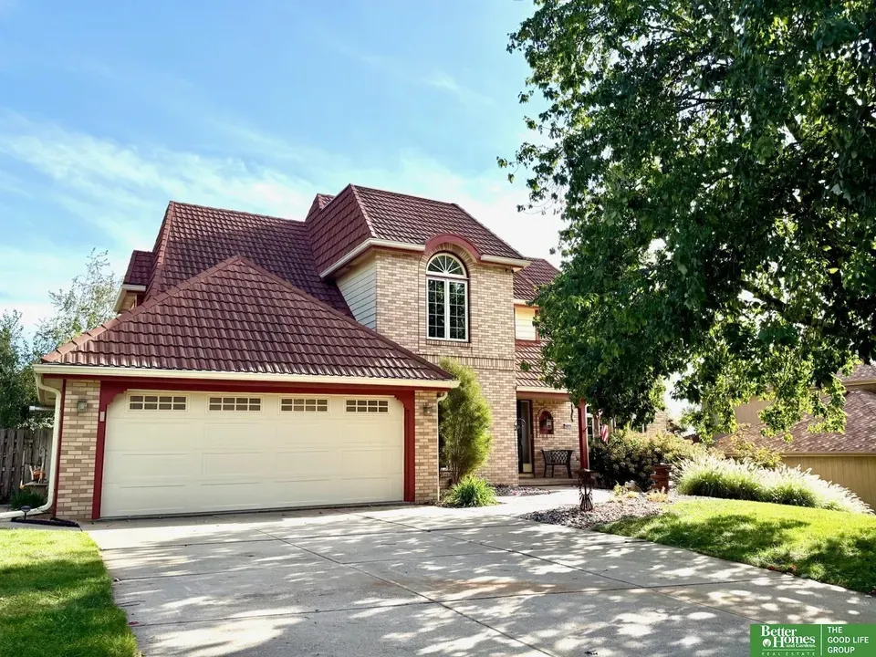 5 Bed 2 Bath Traditional Suburban Family Home in Omaha, NE