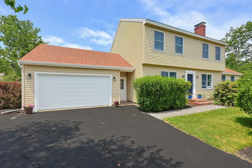 5 Bed 2 Bath Traditional Suburban Family Home in Portland, ME