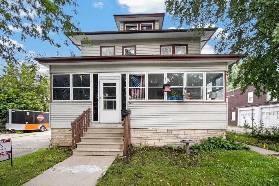 5 Bed 3 Bath Classic Historic Era Home in Kenosha, WI