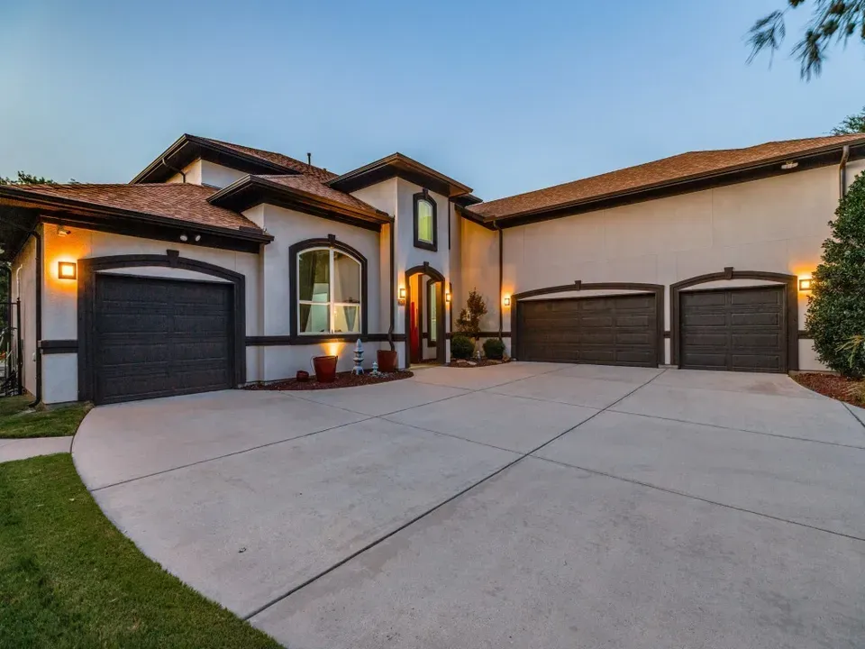 5 Bed 3 Bath Established Contemporary Home in Allen, TX - 2