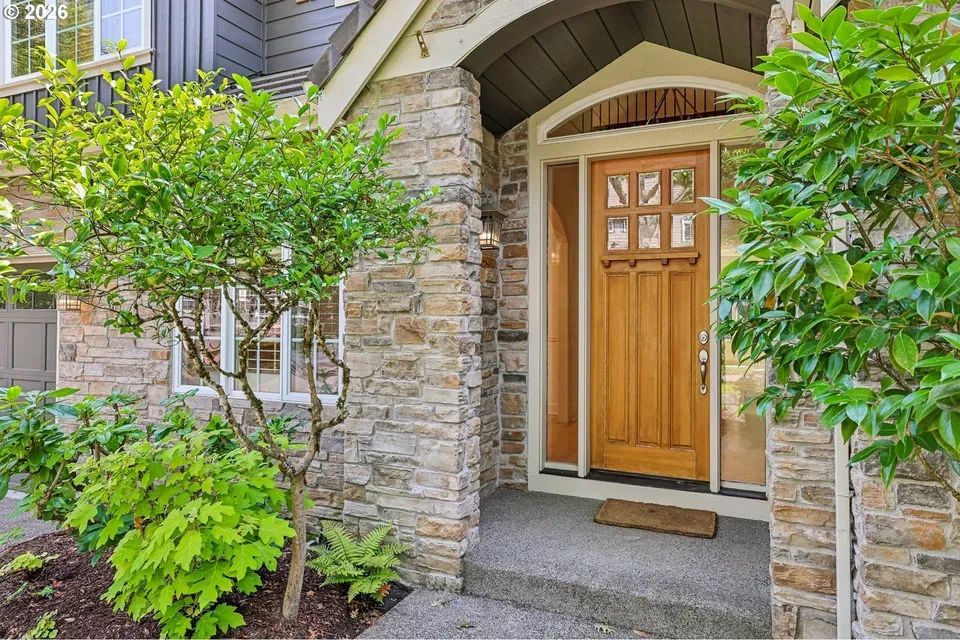 5 Bed 3 Bath Established Contemporary Home in Beaverton, OR - 3