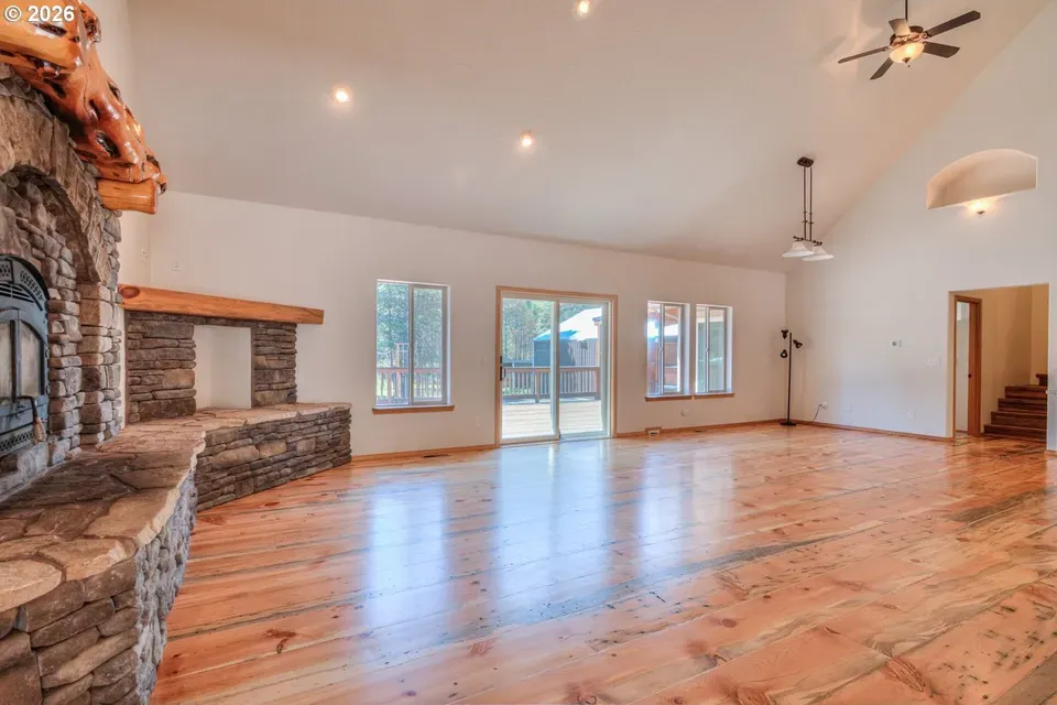 5 Bed 3 Bath Established Contemporary Home in Bend, OR - 4