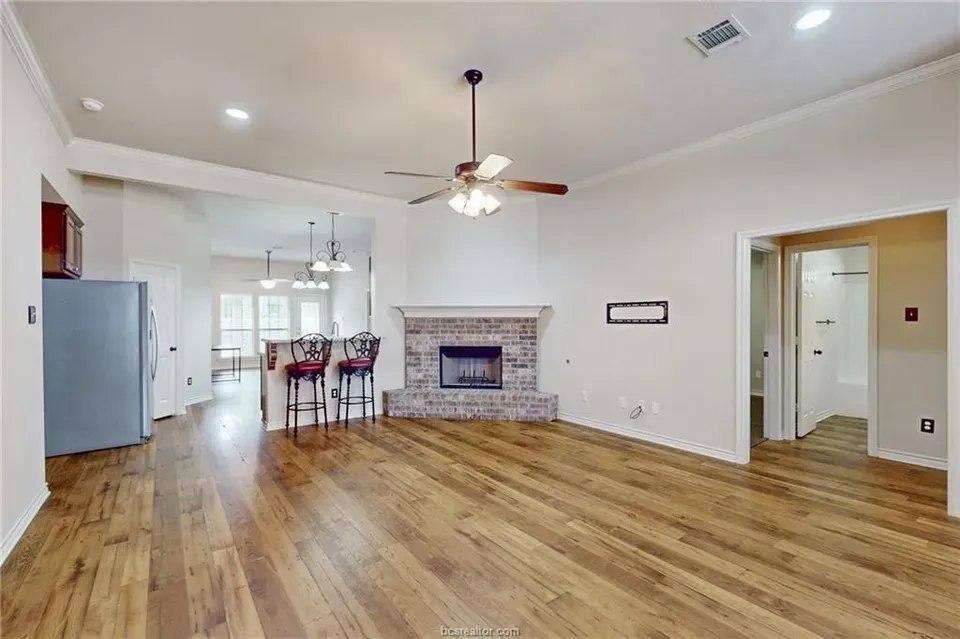 5 Bed 3 Bath Established Contemporary Home in College Station, TX - 3