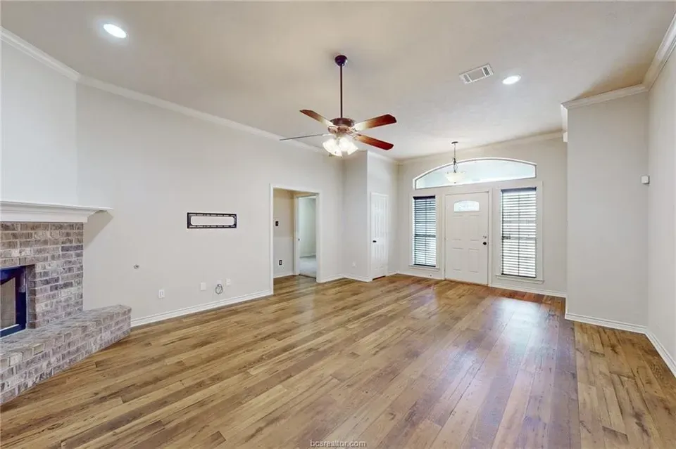 5 Bed 3 Bath Established Contemporary Home in College Station, TX - 4