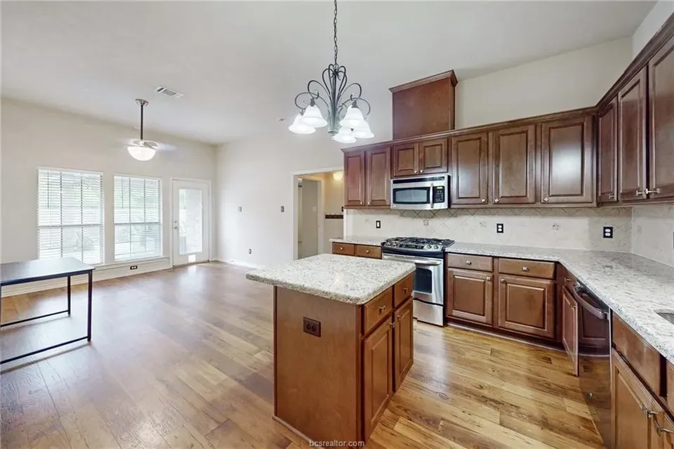 5 Bed 3 Bath Established Contemporary Home in College Station, TX - 5