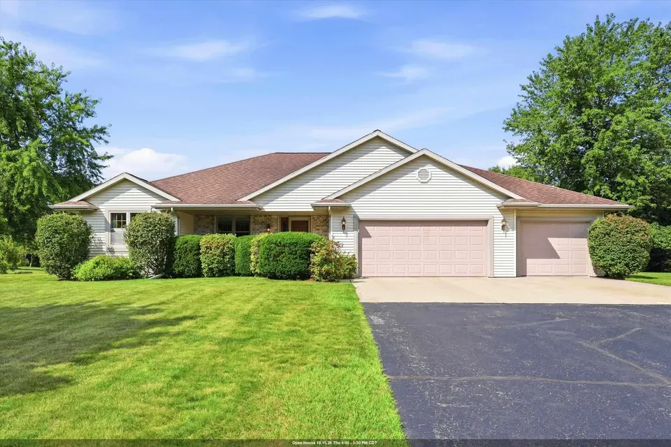 5 Bed 3 Bath Established Contemporary Home in Green Bay, WI
