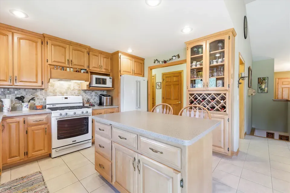 5 Bed 3 Bath Established Contemporary Home in Green Bay, WI - 5