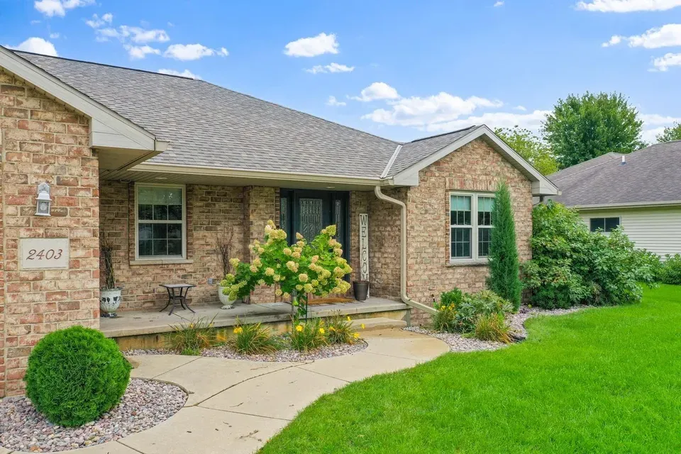 5 Bed 3 Bath Established Contemporary Home in Green Bay, WI - 3