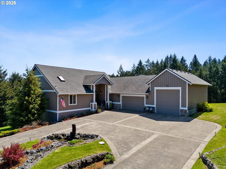 5 Bed 3 Bath Established Contemporary Home in Hillsboro, OR - 1