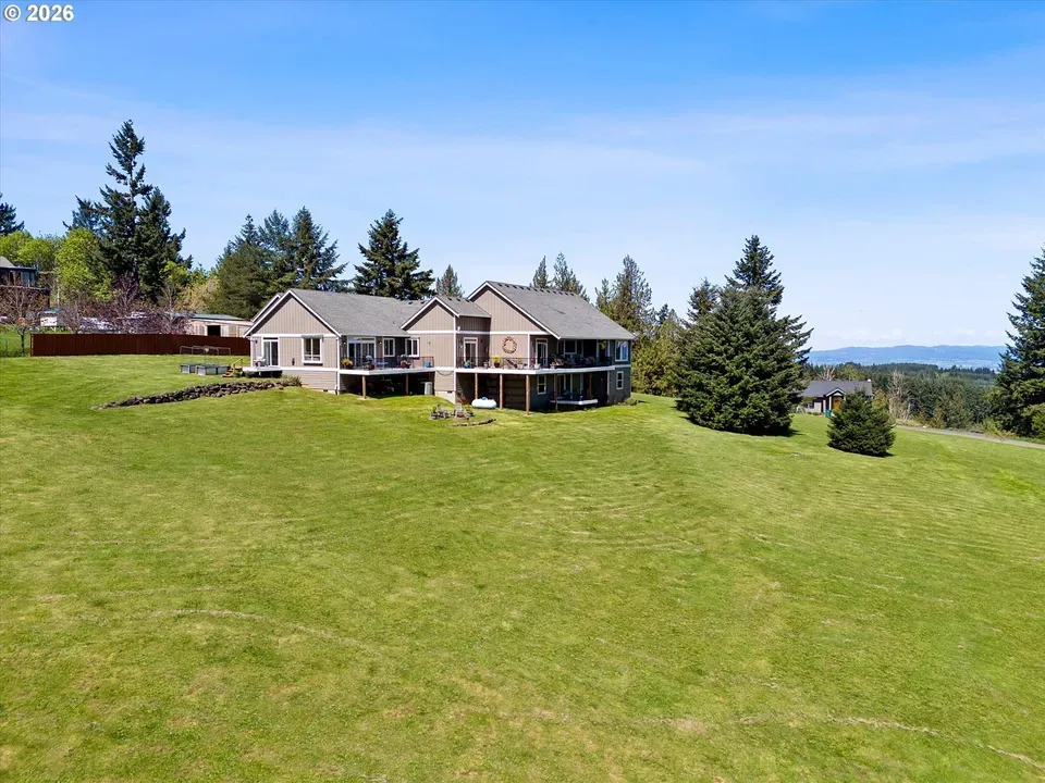 5 Bed 3 Bath Established Contemporary Home in Hillsboro, OR - 2