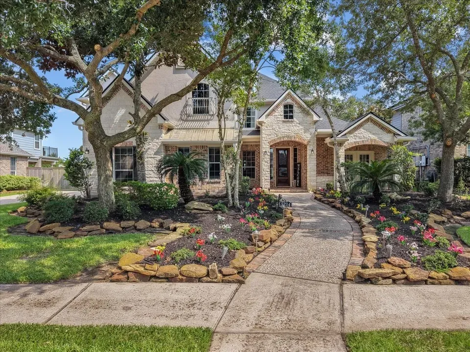 5 Bed 3 Bath Established Contemporary Home in League City, TX - 3