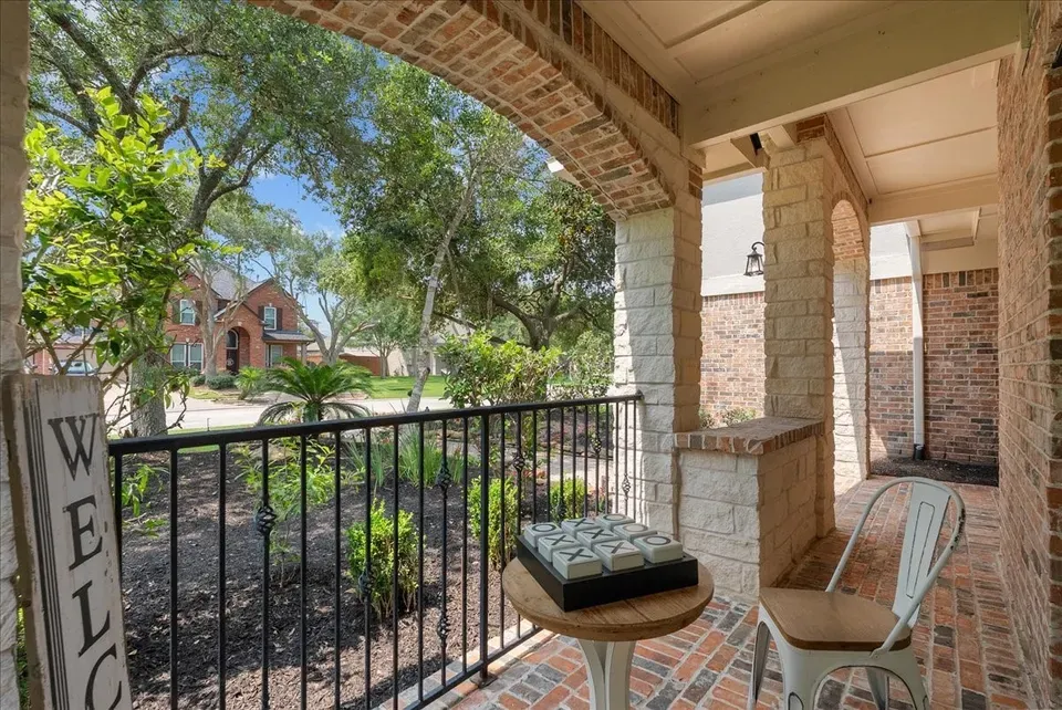 5 Bed 3 Bath Established Contemporary Home in League City, TX - 4