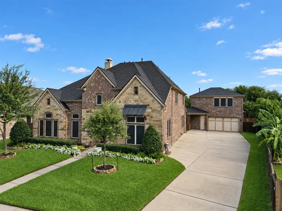 5 Bed 3 Bath Established Contemporary Home in League City, TX - 1