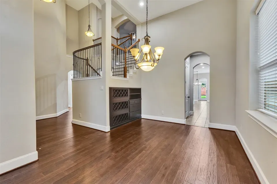 5 Bed 3 Bath Established Contemporary Home in League City, TX - 2