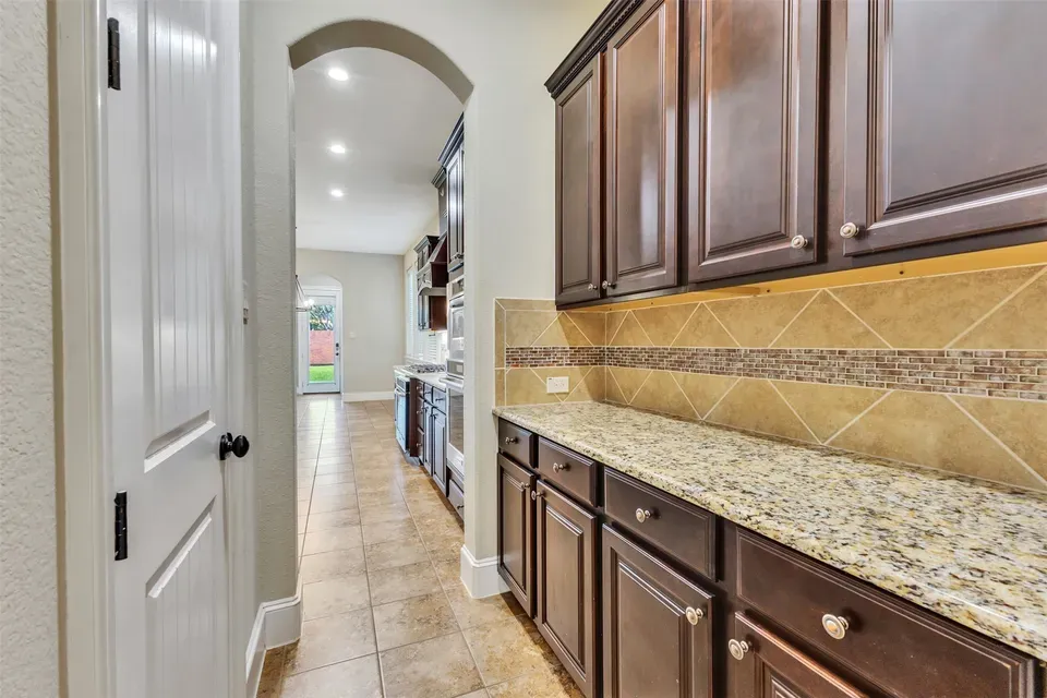 5 Bed 3 Bath Established Contemporary Home in League City, TX - 4