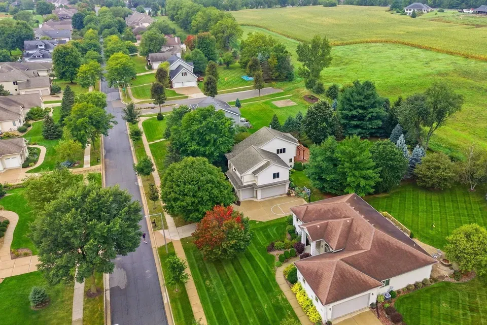 5 Bed 3 Bath Established Contemporary Home in Madison, WI - 2