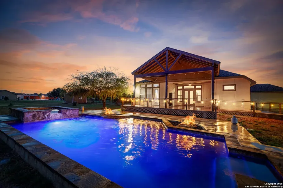 5 Bed 3 Bath Established Contemporary Home in New Braunfels, TX - 1