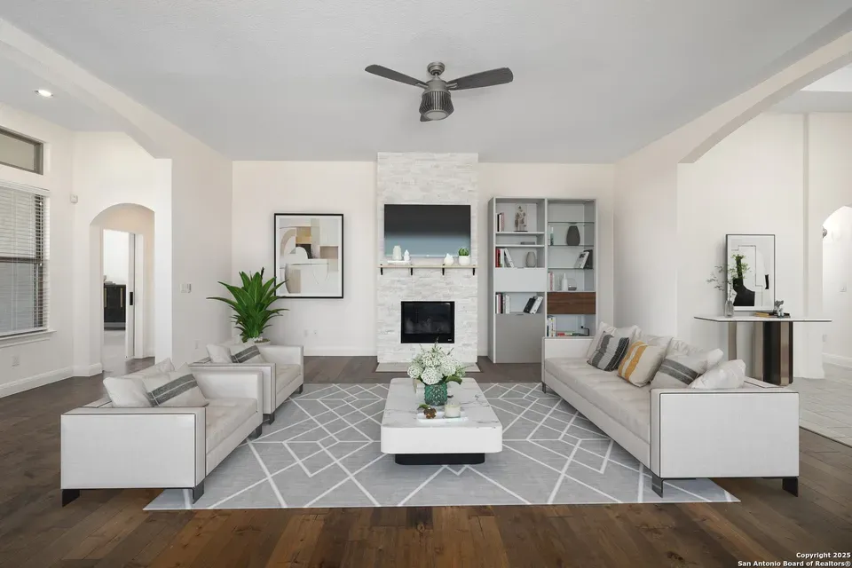5 Bed 3 Bath Established Contemporary Home in New Braunfels, TX - 4