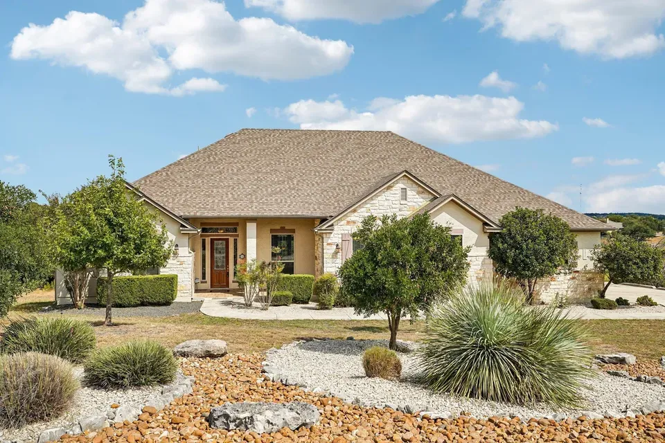 5 Bed 3 Bath Established Contemporary Home in New Braunfels, TX - 2