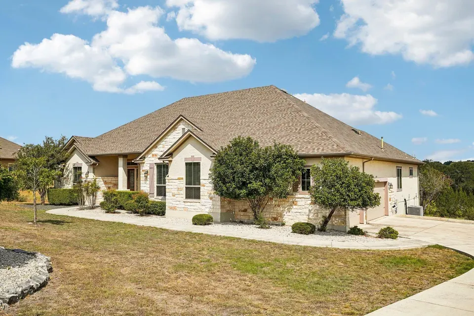 5 Bed 3 Bath Established Contemporary Home in New Braunfels, TX - 3