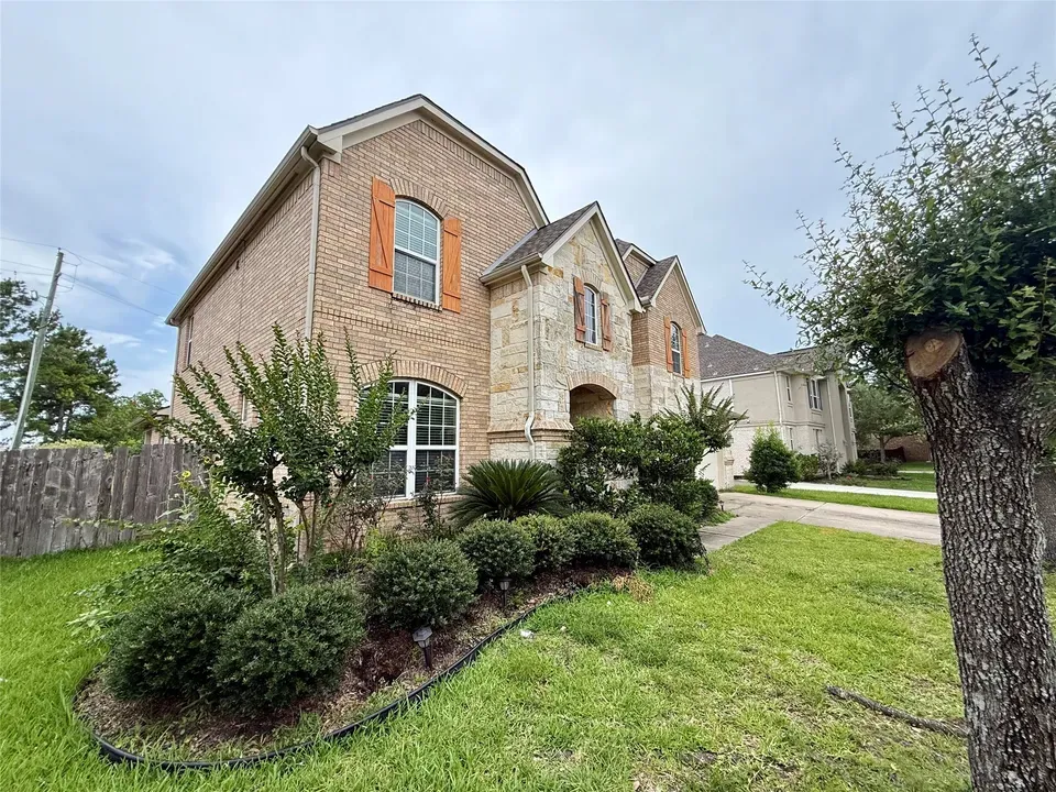 5 Bed 3 Bath Established Contemporary Home in Pearland, TX - 4