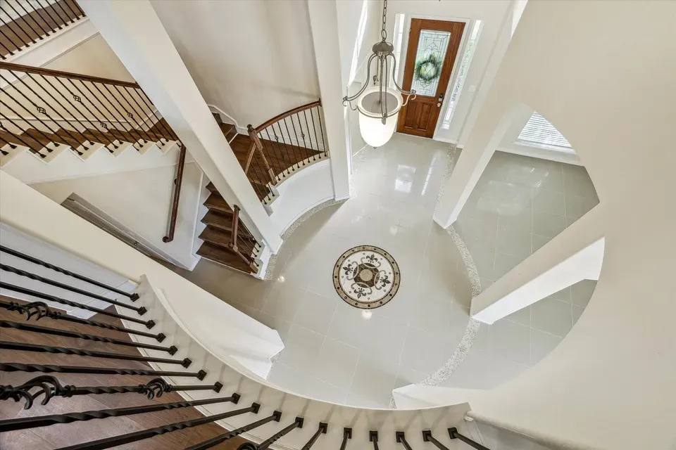 5 Bed 3 Bath Established Contemporary Home in Pearland, TX - 1