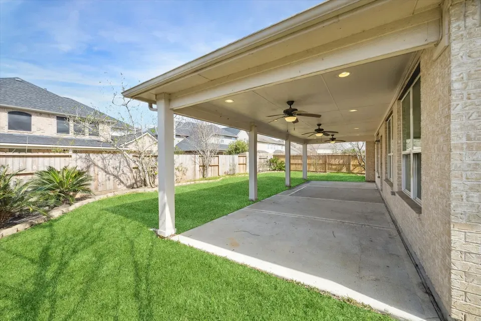 5 Bed 3 Bath Established Contemporary Home in Pearland, TX - 4