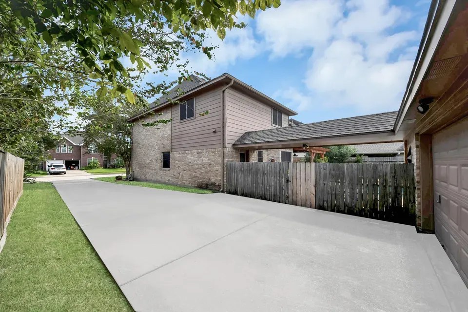 5 Bed 3 Bath Established Contemporary Home in Pearland, TX - 5